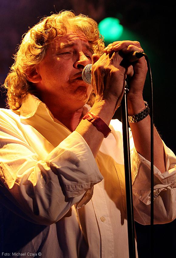 Klaus Grandt - vocals, percussion