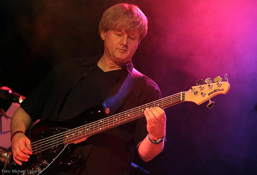 Jochen Gutermuth - bass